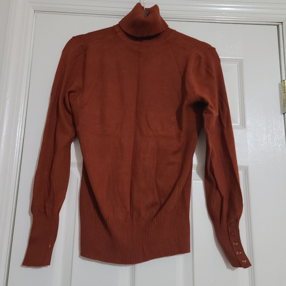 Woman's Tops - Picture 14 of 15